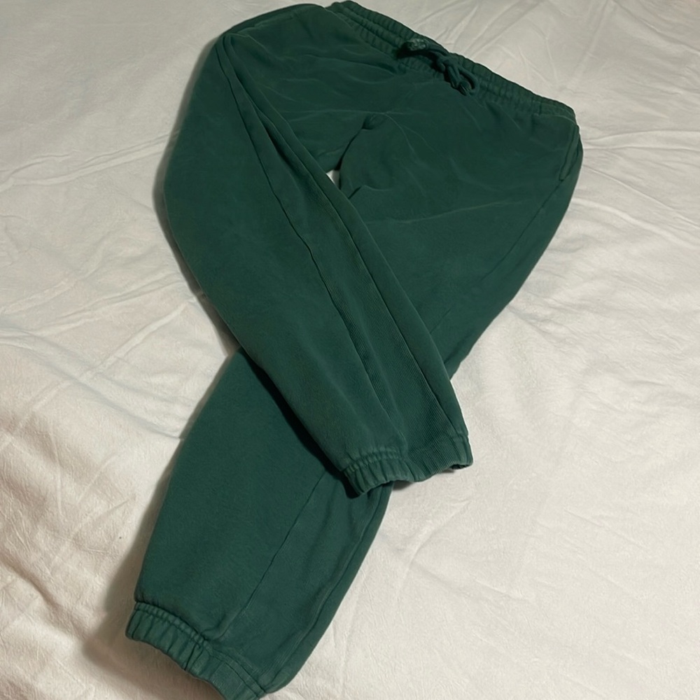 Aritzia TNA CozyAF boyfriend sweatpants- medium